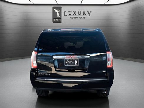Used 2019 GMC Yukon Denali w/ Denali Ultimate Package image 3