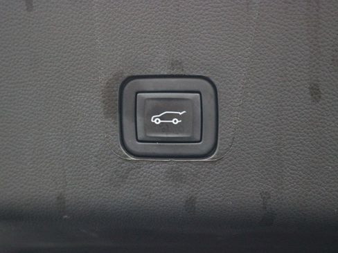 Used 2023 Chevrolet Traverse LT w/ LPO, Cargo Package AWD/4WD image 12
