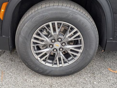 Used 2025 Chevrolet Traverse LT AWD/4WD image 11