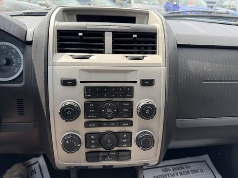 Used 2011 Ford Escape XLT AWD/4WD image 14