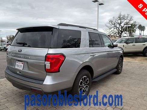 Used 2022 Ford Expedition XLT image 3