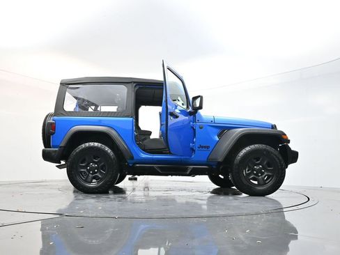 Used 2025 Jeep Wrangler Sport image 41