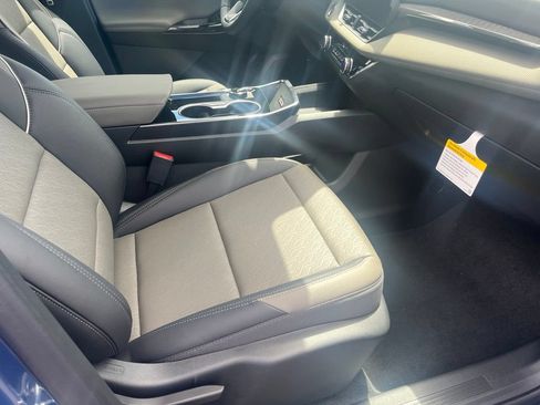 New 2026 Chevrolet Equinox LT w/ Convenience Package II FWD image 32