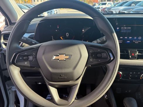 Used 2025 Chevrolet TrailBlazer LT image 25