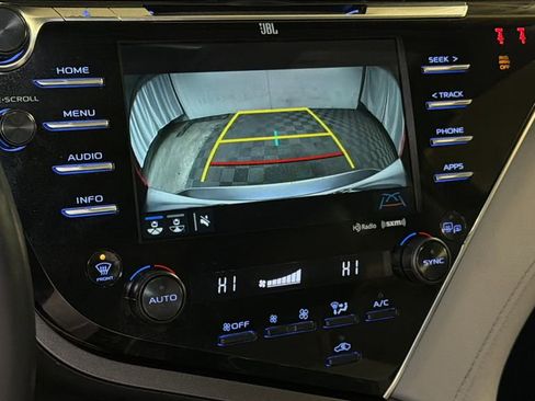 Used 2018 Toyota Camry XLE image 27