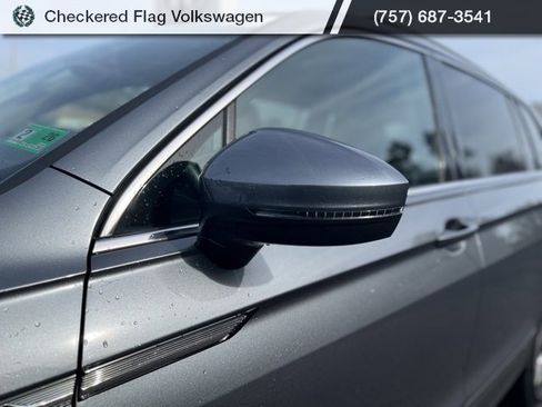 Used 2024 Volkswagen Tiguan SE image 2