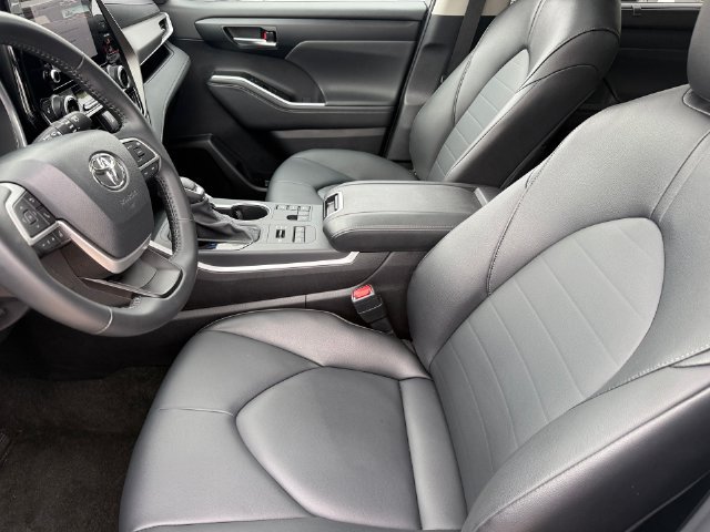 Used 2026 Toyota Highlander XLE AWD/4WD image 11