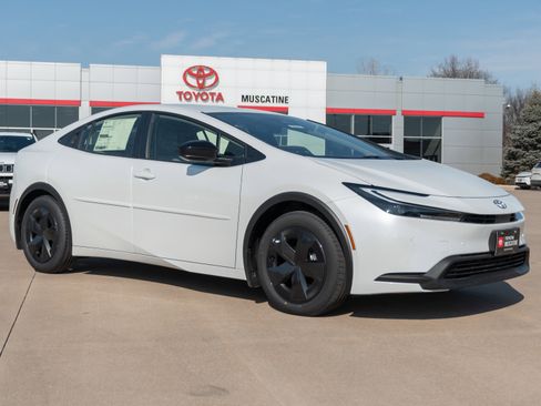 New 2026 Toyota Prius LE image 1