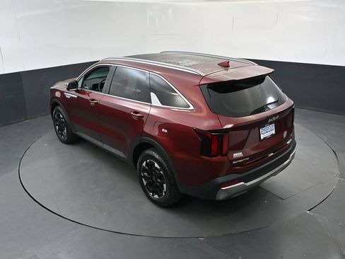 Certified 2024 Kia Sorento S w/ Panoramic Sunroof Package AWD/4WD image 31