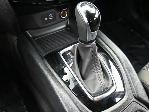 Used 2021 Nissan Rogue Sport SV image 22