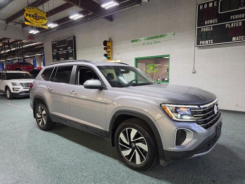 Used 2024 Volkswagen Atlas SE image 4