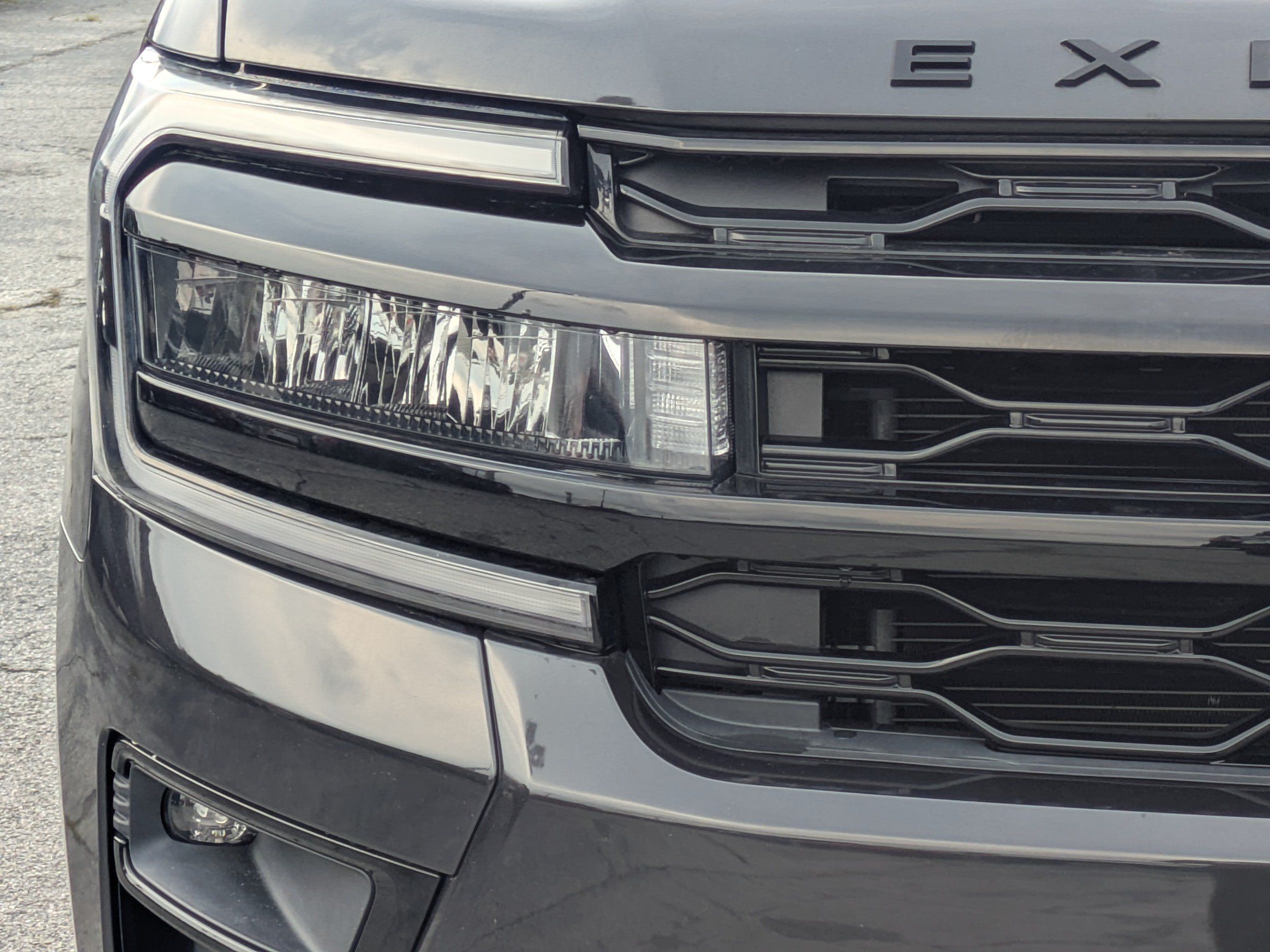 Used 2022 Ford Expedition Limited AWD/4WD image 10