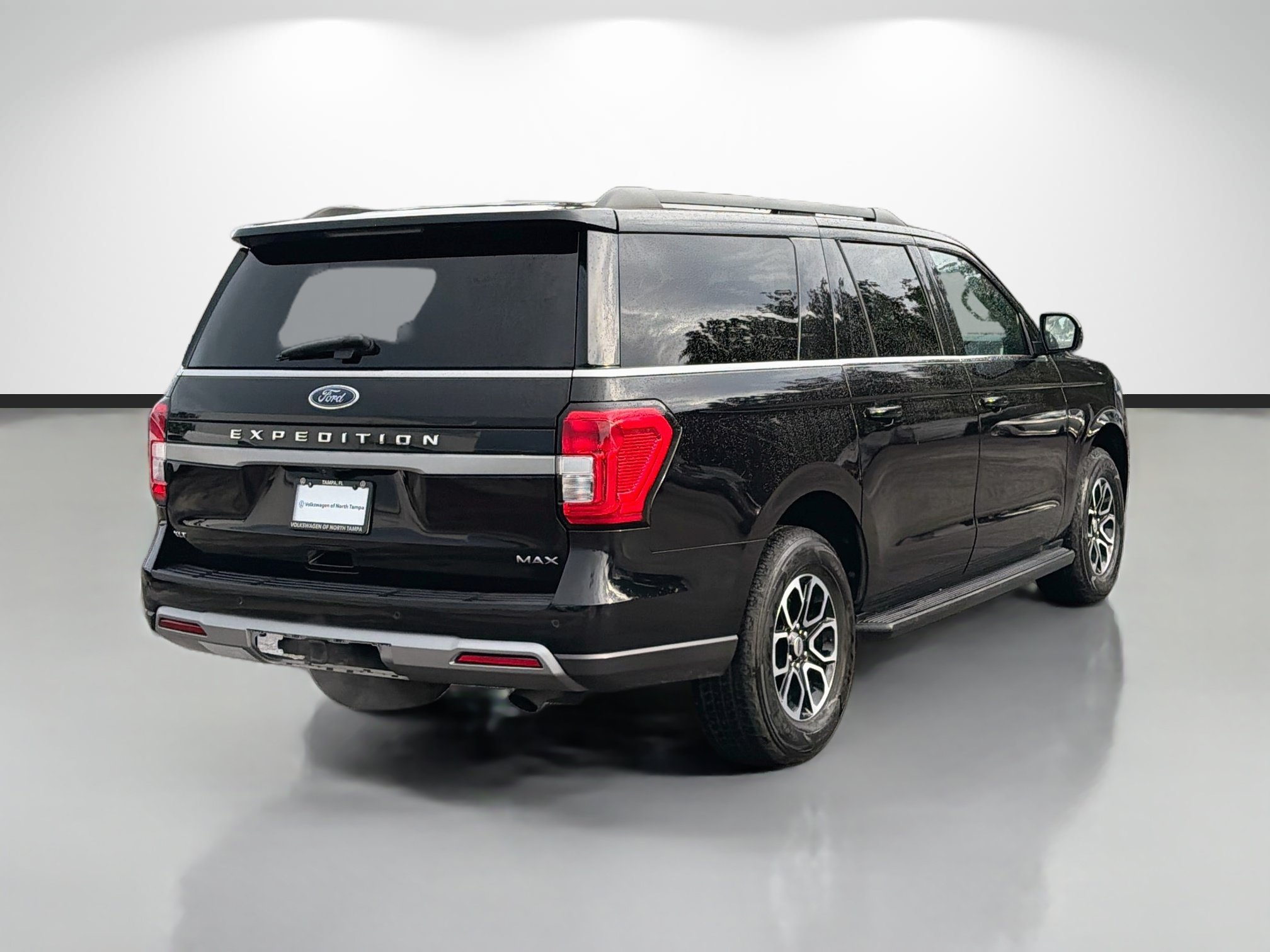 Used 2024 Ford Expedition Max XLT AWD/4WD image 3