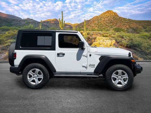 Used 2020 Jeep Wrangler Sport AWD/4WD image 3