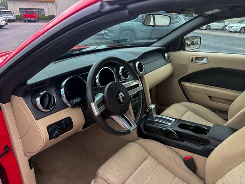 Used 2009 Ford Mustang Convertible RWD image 6