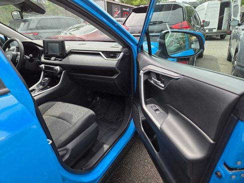 Used 2021 Toyota RAV4 XLE AWD/4WD image 8