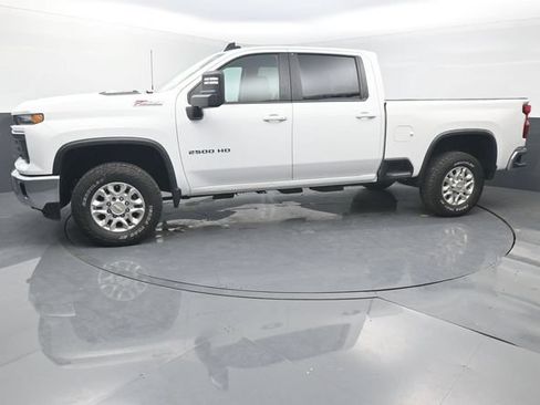Used 2024 Chevrolet Silverado 2500 LT AWD/4WD image 3