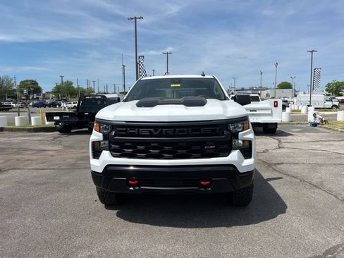 New 2026 Chevrolet Silverado 1500 Custom Trail Boss w/ LPO, Dark Essentials Package AWD/4WD image 8