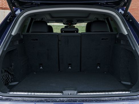 Certified 2025 Audi Q5 Premium w/ Convenience Package image 28