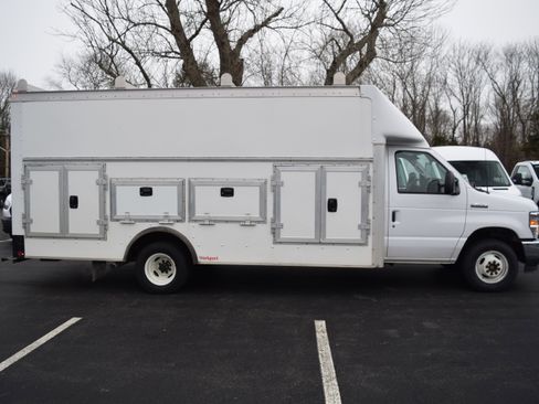 Used 2023 Ford E-450 and Econoline 450 Super Duty w/ Power Windows & Locks Group image 3