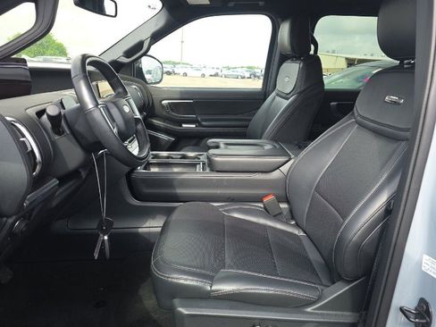 Used 2025 Ford Expedition Platinum w/ Stealth Appearance Package image 5