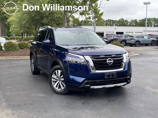 Certified 2025 Nissan Pathfinder SL image 1