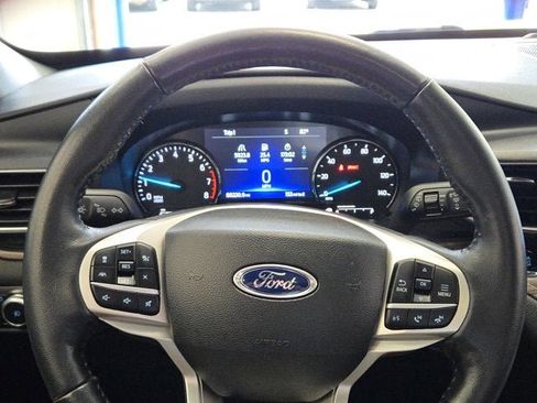 Used 2022 Ford Explorer Limited w/ Equipment Group 301A AWD/4WD image 34