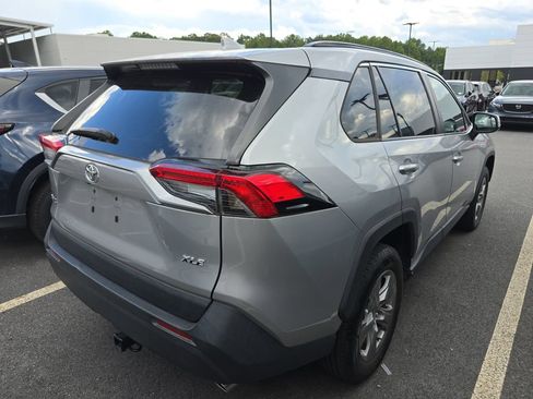 Used 2022 Toyota RAV4 XLE FWD image 2