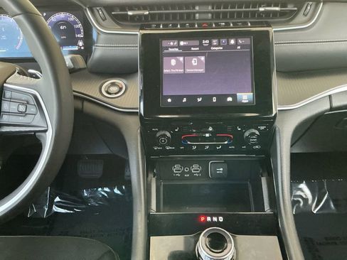 Used 2023 Jeep Grand Cherokee Altitude image 22