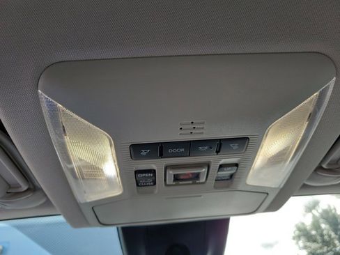 Used 2025 Toyota RAV4 XLE image 33