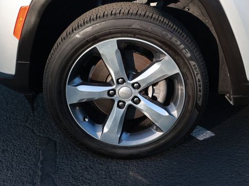 Used 2021 Jeep Grand Cherokee L Limited RWD image 12
