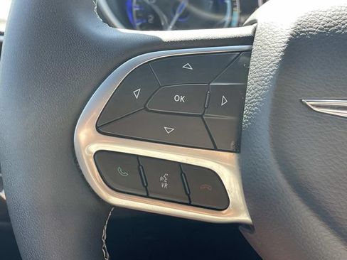 Used 2025 Chrysler Pacifica Select FWD image 14