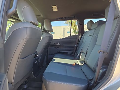 Used 2026 Lexus GX 550 w/ Accessory Package (2T) AWD/4WD image 13