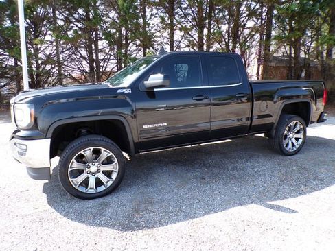 Used 2017 GMC Sierra 1500 SLE w/ SLE Value Package image 1
