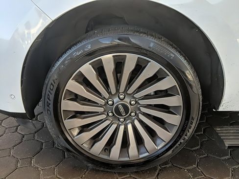 Used 2020 Lincoln Navigator Reserve w/ Luxury Package image 9