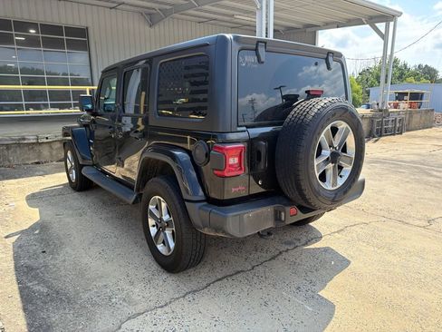 Used 2018 Jeep Wrangler Unlimited Sahara AWD/4WD image 6