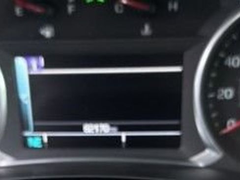 Used 2019 Chevrolet Traverse LT w/ LT Premium Package image 3