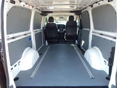 Used 2021 Mercedes-Benz Metris image 3