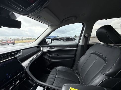 Used 2023 Jeep Grand Cherokee L Limited w/ Luxury Tech Group II image 26