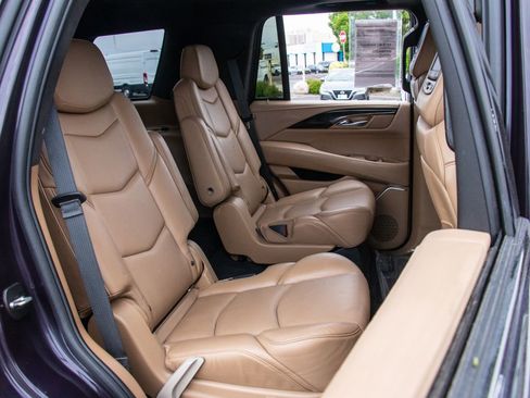 Used 2018 Cadillac Escalade Platinum AWD/4WD image 24
