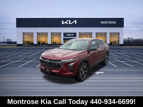 Used 2025 Chevrolet Trax RS FWD image 1