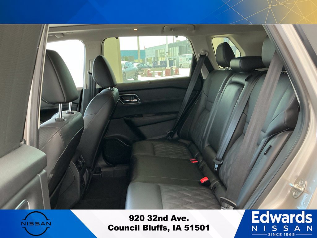 Used 2025 Nissan Rogue Platinum w/ Tech Package AWD/4WD image 14