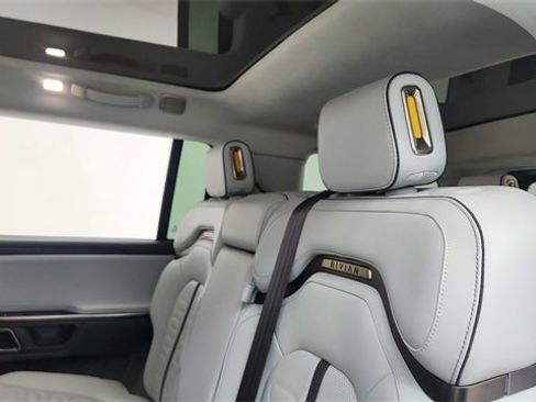 Used 2023 Rivian R1S Adventure image 34