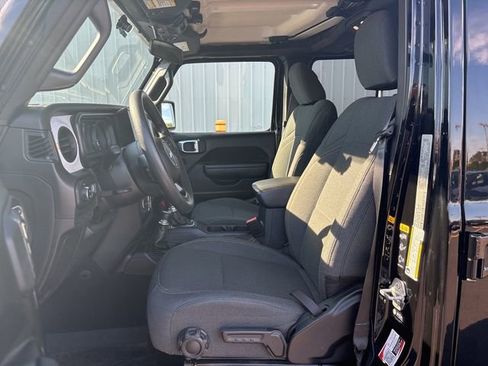 Used 2024 Jeep Gladiator Sport image 13