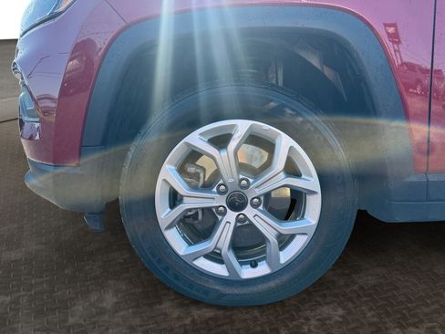 Used 2025 Jeep Compass Latitude AWD/4WD image 9