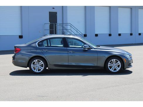 Used 2018 BMW 328d xDrive Sedan w/ Convenience Package AWD/4WD image 4