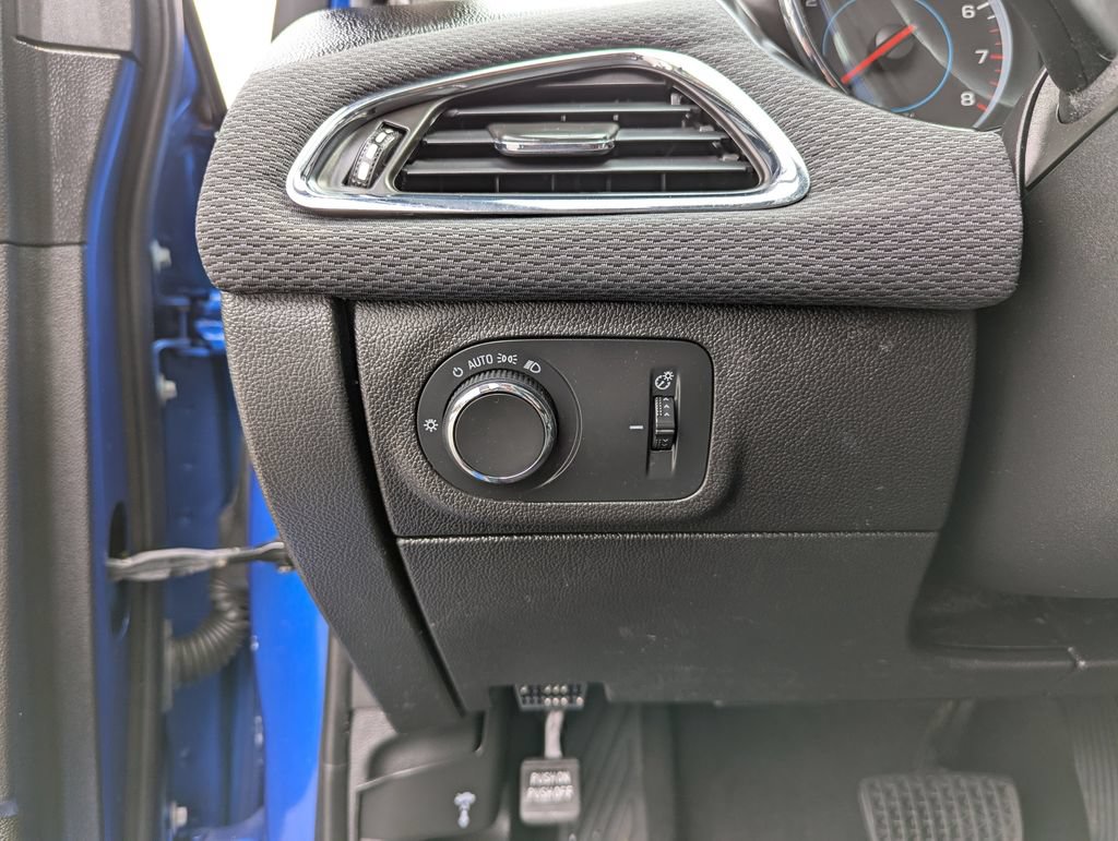 Used 2018 Chevrolet Cruze LT FWD image 14