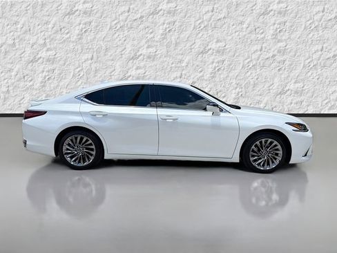 Used 2024 Lexus ES 300h w/ Technology Package FWD image 2