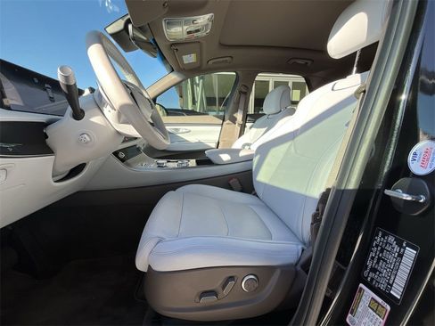 Used 2026 Genesis GV70 2.5T Advanced image 13
