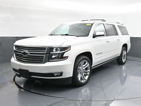 Used 2020 Chevrolet Suburban Premier w/ Premier Plus Edition image 4